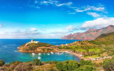 Voyage Voyage… Au cœur de la Méditerranée, on la surnomme l’île de beauté.