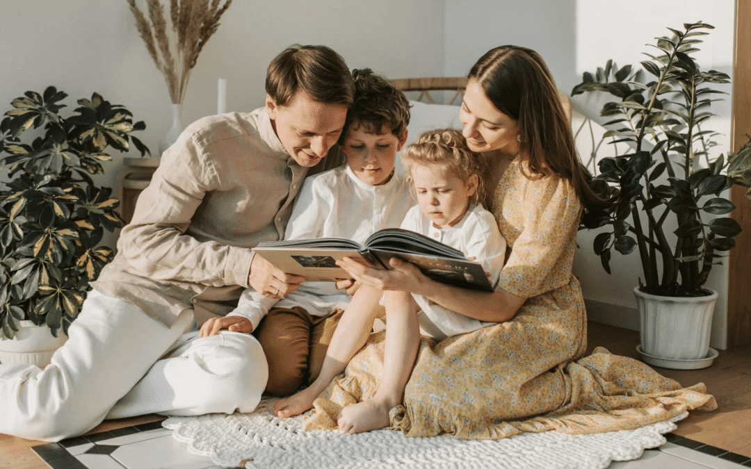 Famille en pleine lecture. Crédit : Pexels.